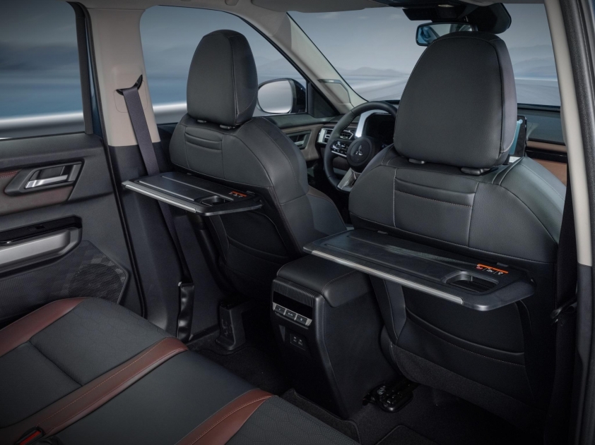 Tiện nghi nội thất Mitsubishi Destinator