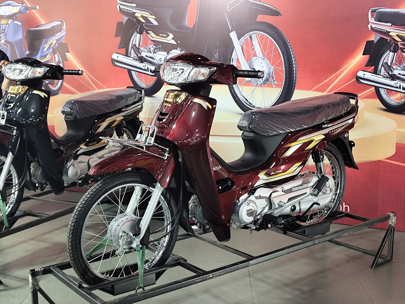 Honda Dream NCX 2026 được đơn vị nhập khẩu đưa về Việt Nam Honda Dream NCX 2026 nhập khẩu